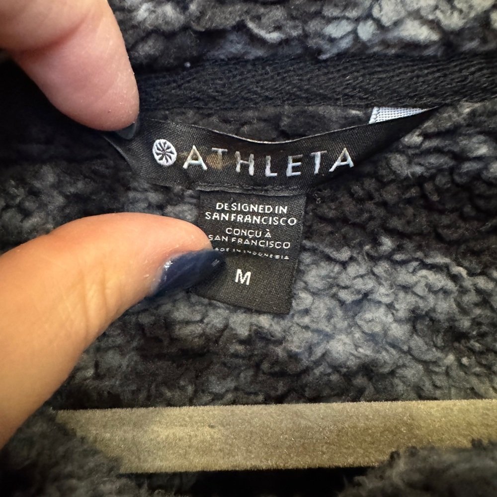 Athleta Fog Camo Tugga Sherpa Jacket
Size Medium - Picture 5 of 7
